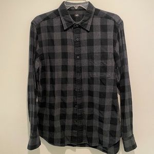 Uniqlo checkered, lightweight flannel